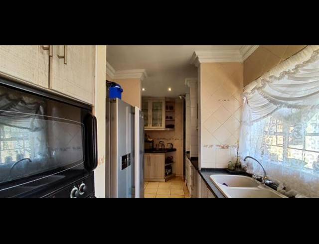 5 BEDROOM HOUSE FOR SALE IN ROODEKOP